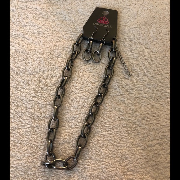 Paparazzi Short Gunmetal Chain Necklace 